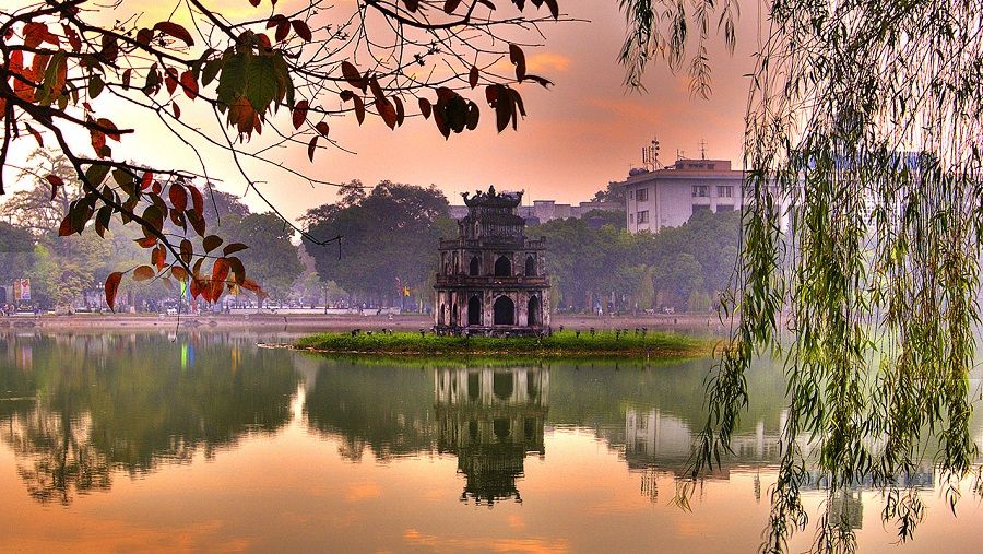 Phố đi bộ Hồ Hoàn Kiếm: Cẩm nang ăn chơi từ A – Z