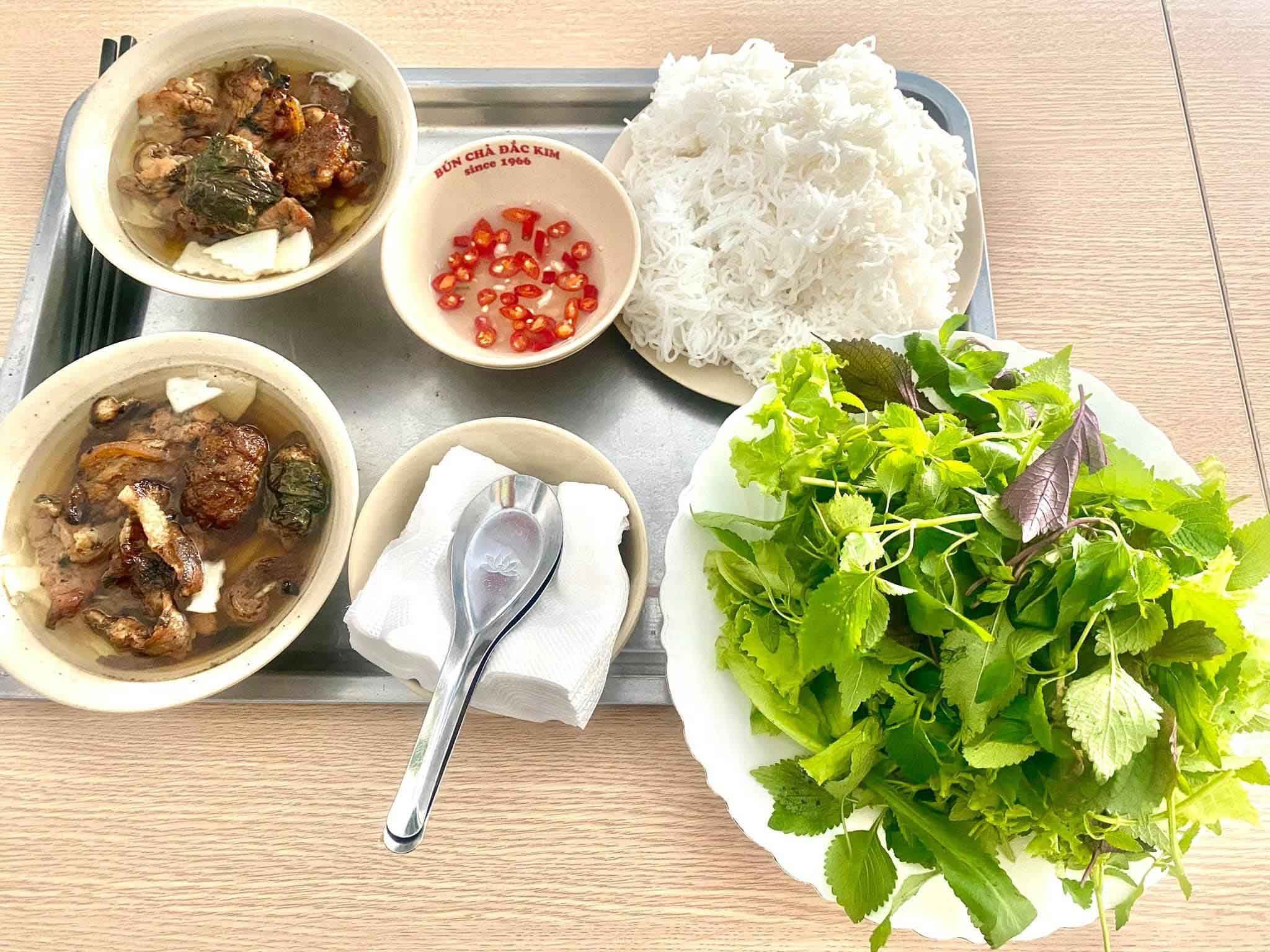 Bún chả Hàng Mành: Món ăn chuẩn gốc ngon nhất Hà thành