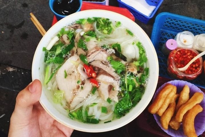 Phở bưng Hàng Trống – Hành Trình Khám Phá Đỉnh Cao Ẩm Thực Hà Nội