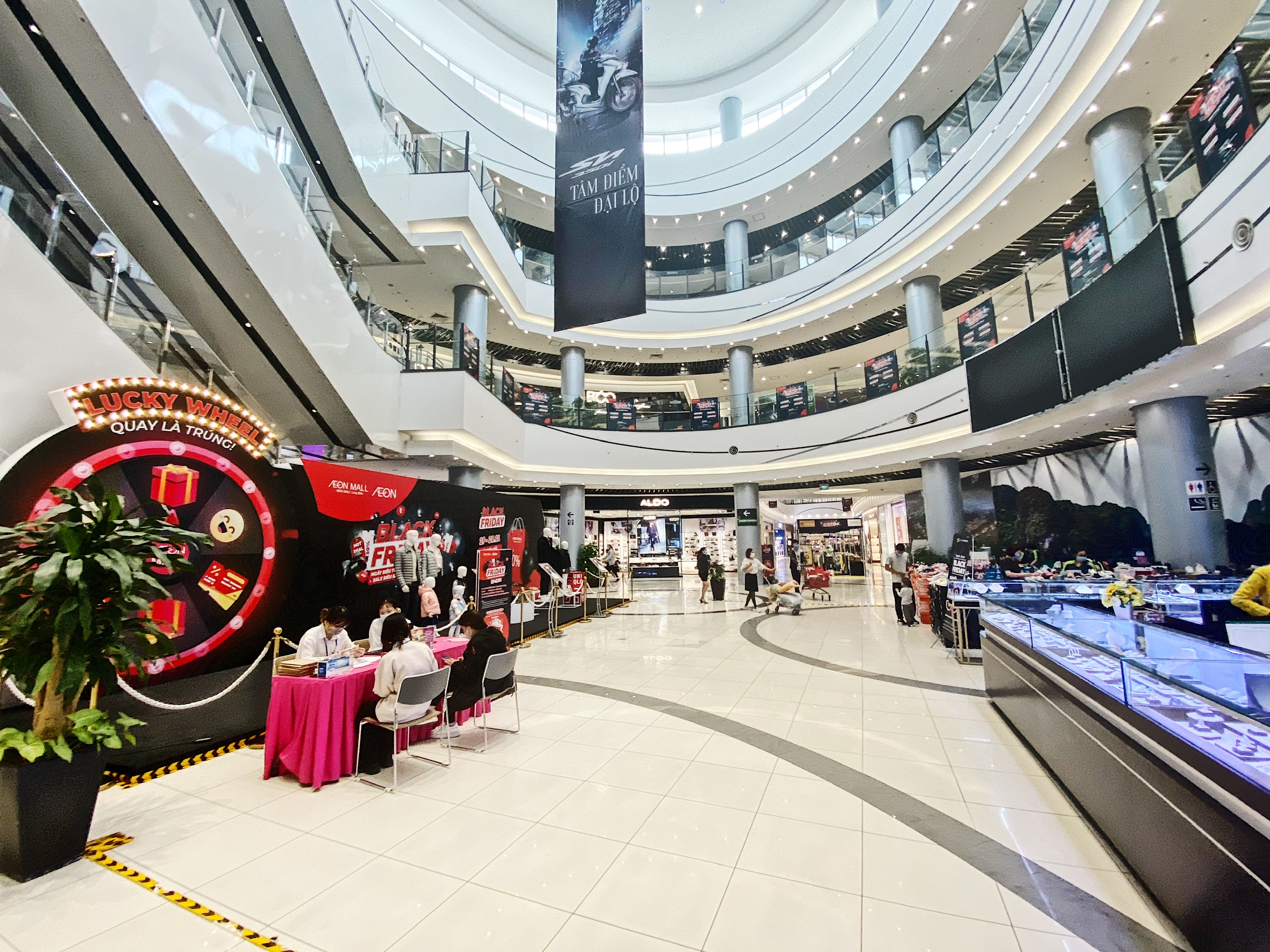 Aeon Mall Long Biên: Thiên Đường Giải Trí Bên Rìa Sông Hồng