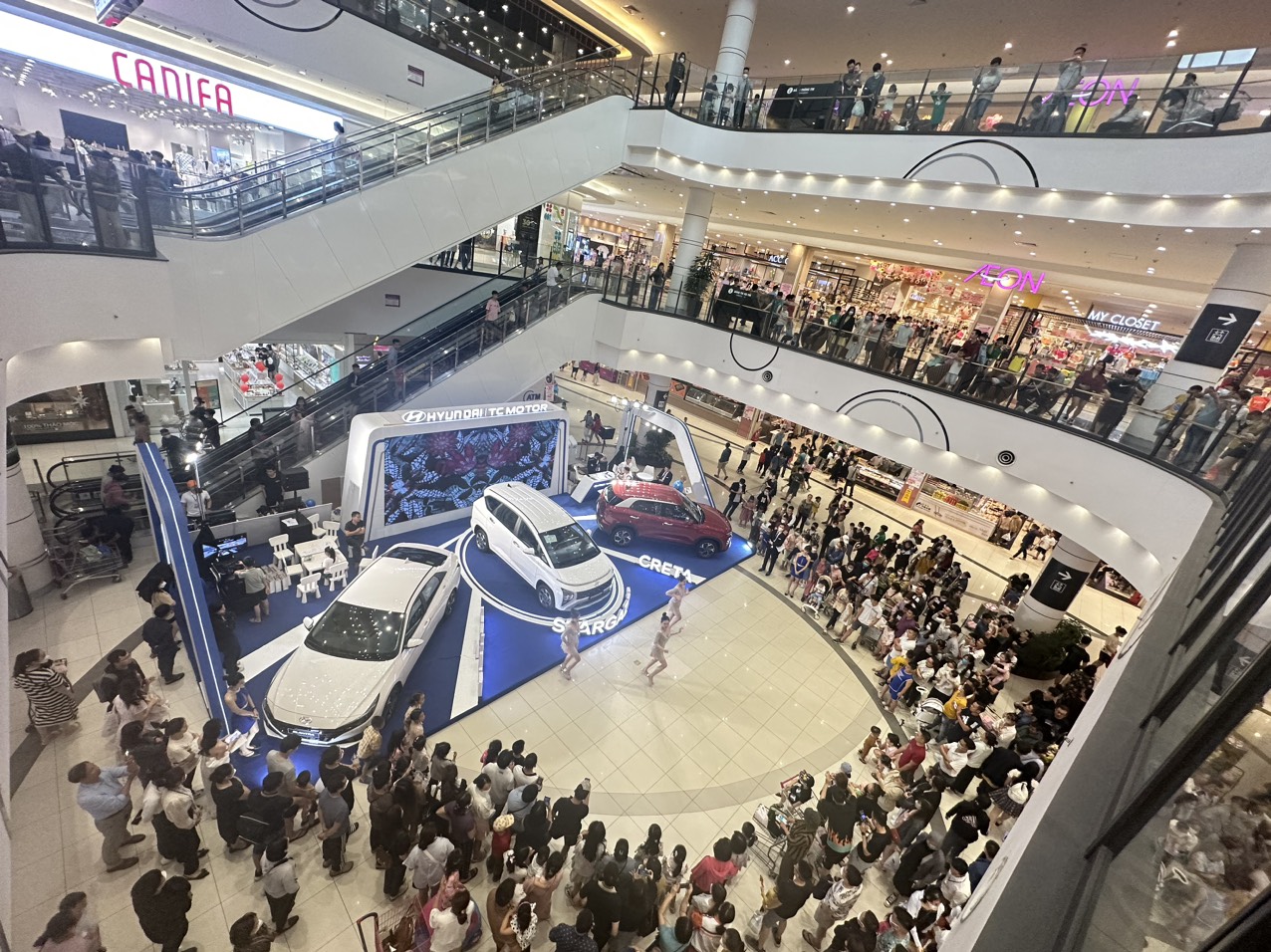 Aeon Mall Long Biên: Thiên Đường Giải Trí Bên Rìa Sông Hồng
