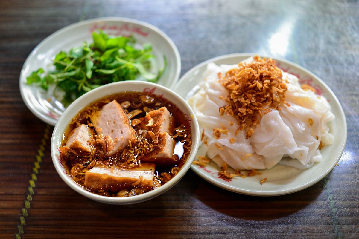 Bánh Cuốn Bà Hoành – Hành Trình Khám Phá Hương Vị Truyền Thống Hà Nội