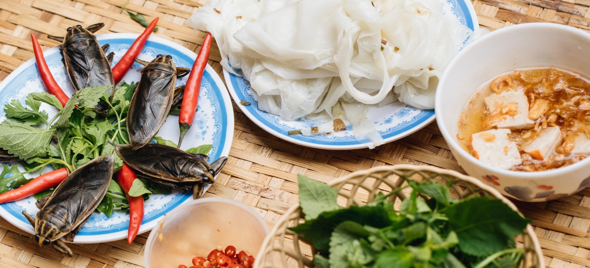 Bánh Cuốn Bà Hoành – Hành Trình Khám Phá Hương Vị Truyền Thống Hà Nội