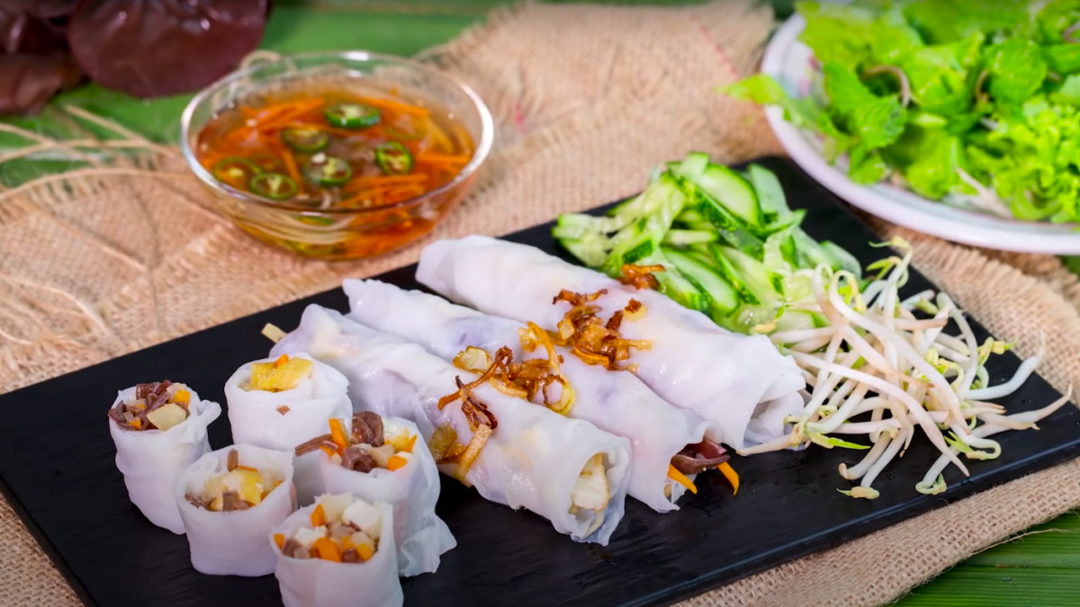 Bánh cuốn chay: Sự lựa chọn hoàn hảo cho thực khách yêu thích ẩm thực thuần khiết