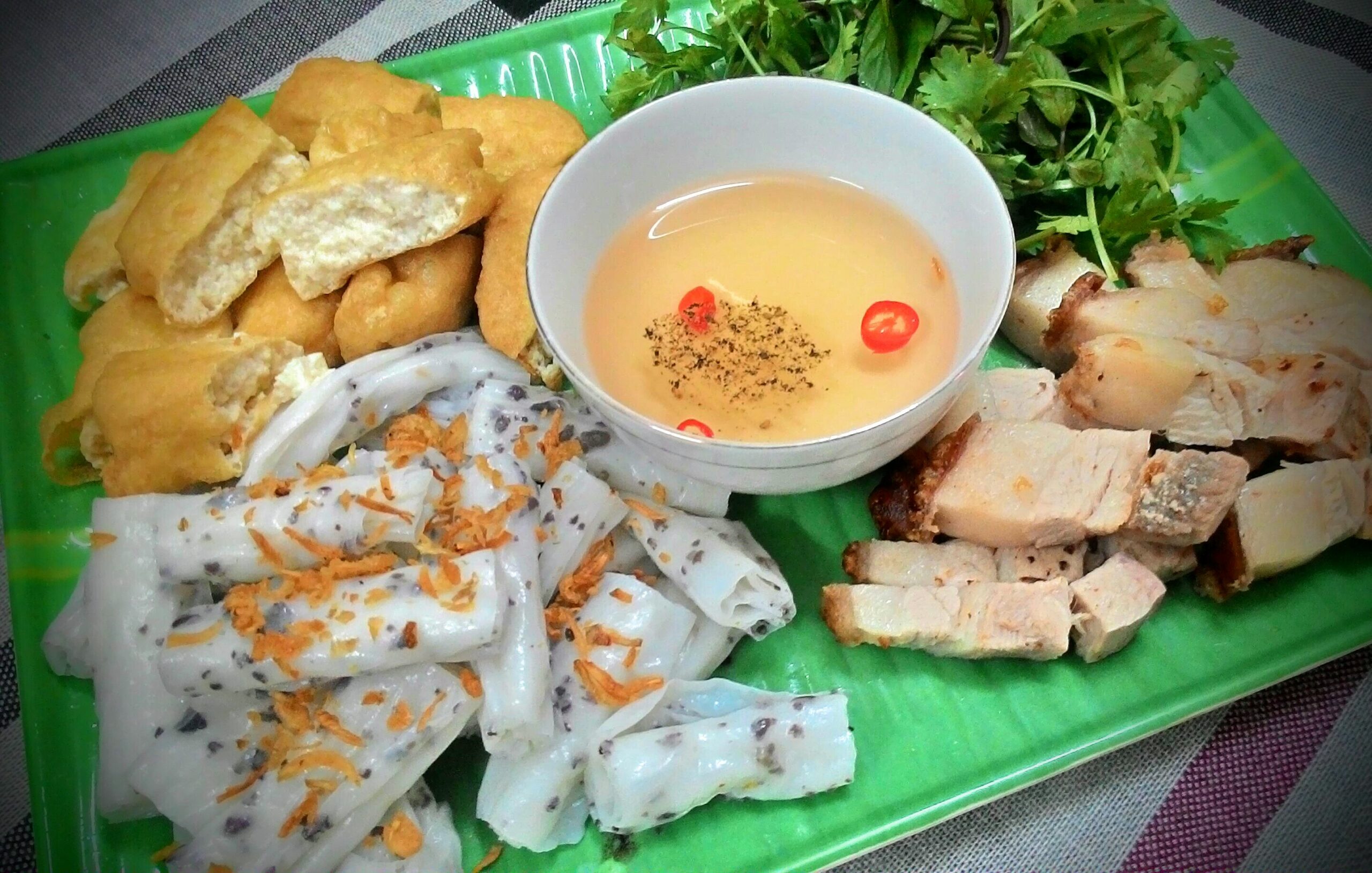 Bánh Cuốn Thanh Trì: Món ngon &#8220;gây nghiện&#8221; nhất định phải thử khi đến Hà Nội