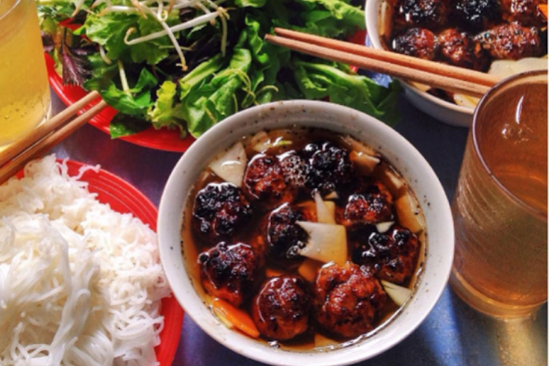 Bún chả Hàng Mành: Món ăn chuẩn gốc ngon nhất Hà thành