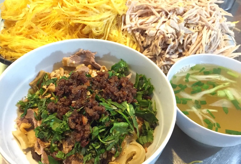 Bún Thang Cầu Gỗ: Hành Trình Ẩm Thực Khám Phá Tinh Hoa Hà Nội