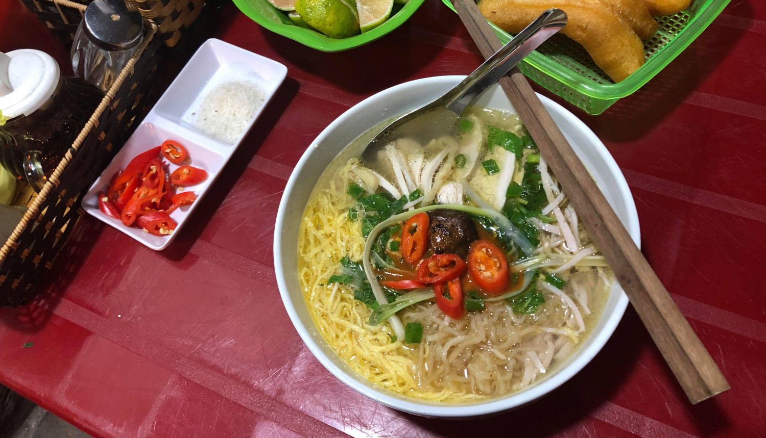 Bún Thang Cầu Gỗ: Hành Trình Ẩm Thực Khám Phá Tinh Hoa Hà Nội