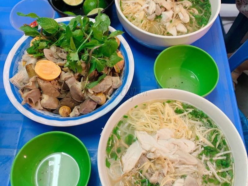 Bún Thang Cầu Gỗ: Hành Trình Ẩm Thực Khám Phá Tinh Hoa Hà Nội