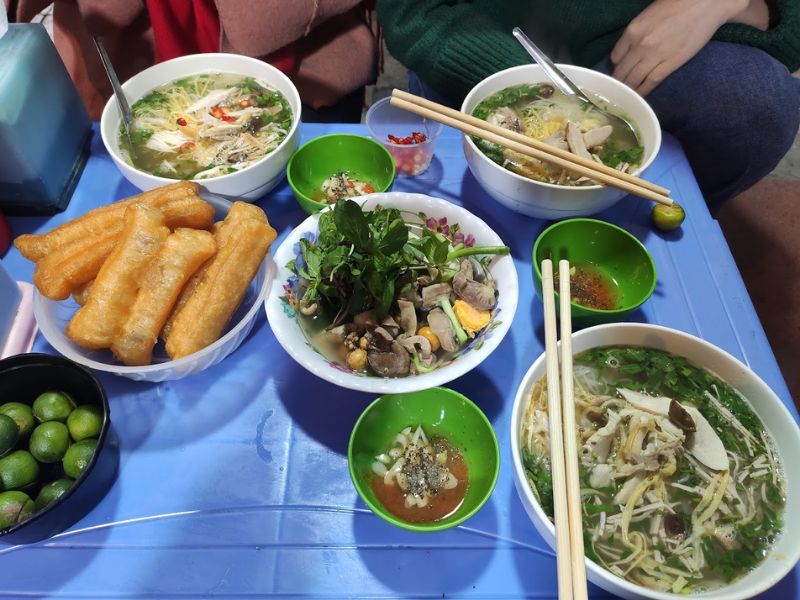 Bún Thang Cầu Gỗ: Hành Trình Ẩm Thực Khám Phá Tinh Hoa Hà Nội