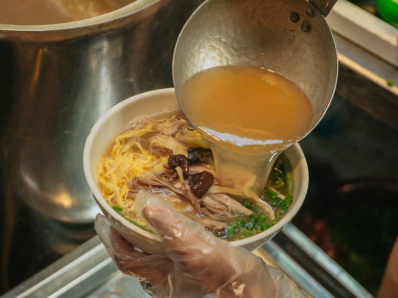 Bún Thang Cầu Gỗ: Hành Trình Ẩm Thực Khám Phá Tinh Hoa Hà Nội
