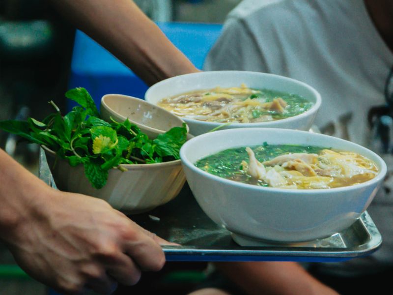 Bún Thang Cầu Gỗ: Hành Trình Ẩm Thực Khám Phá Tinh Hoa Hà Nội
