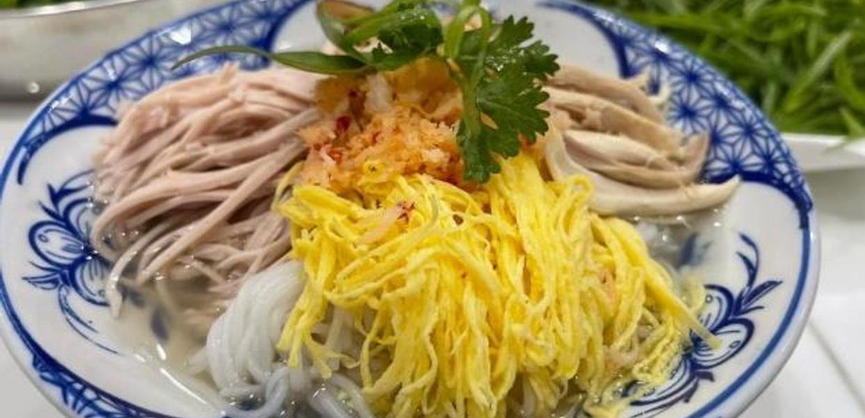 Bún Thang Cầu Gỗ: Hành Trình Ẩm Thực Khám Phá Tinh Hoa Hà Nội