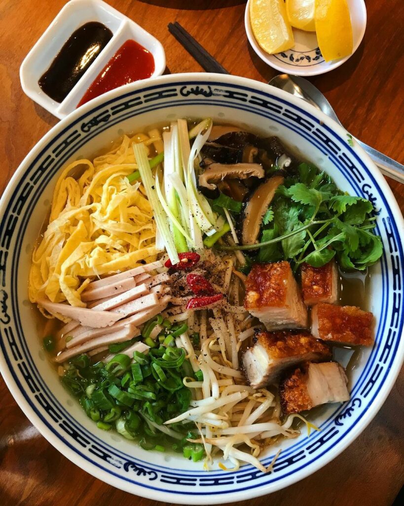 Bún Thang Cầu Gỗ: Hành Trình Ẩm Thực Khám Phá Tinh Hoa Hà Nội
