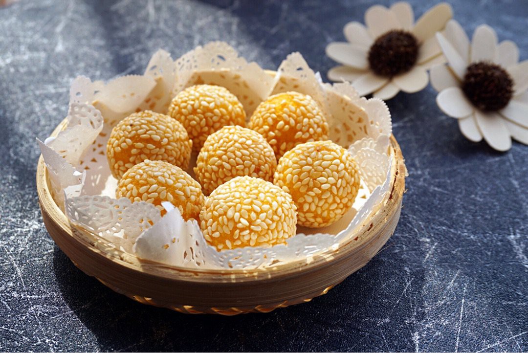 Cách chiên bánh rán bi vẫn giữ độ giòn rụm, thơm ngon
