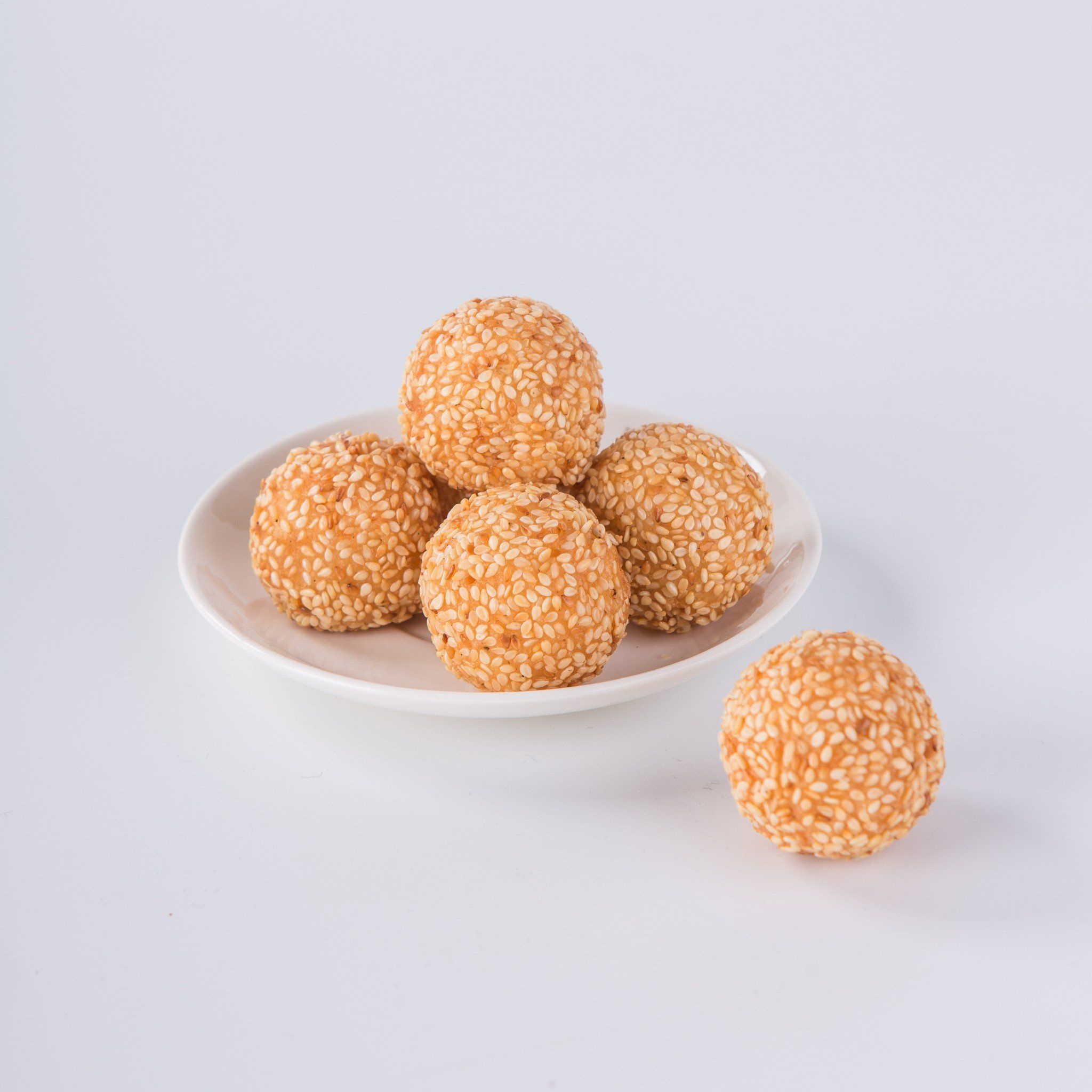 Cách chiên bánh rán bi vẫn giữ độ giòn rụm, thơm ngon