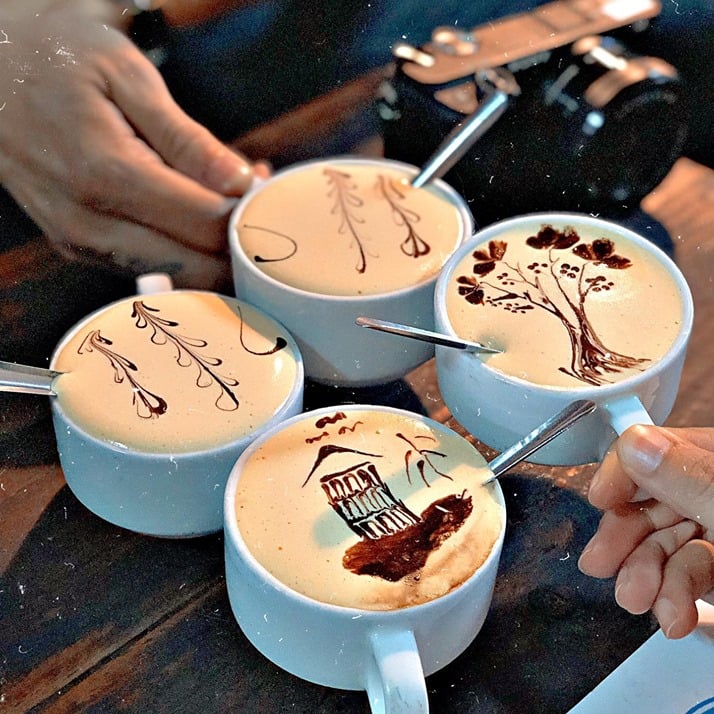 Café Đinh – View Hồ Gươm: Hành Trình Thưởng Thức Đông Đầy Cảm Xúc Giữa Trái Tim Hà Nội