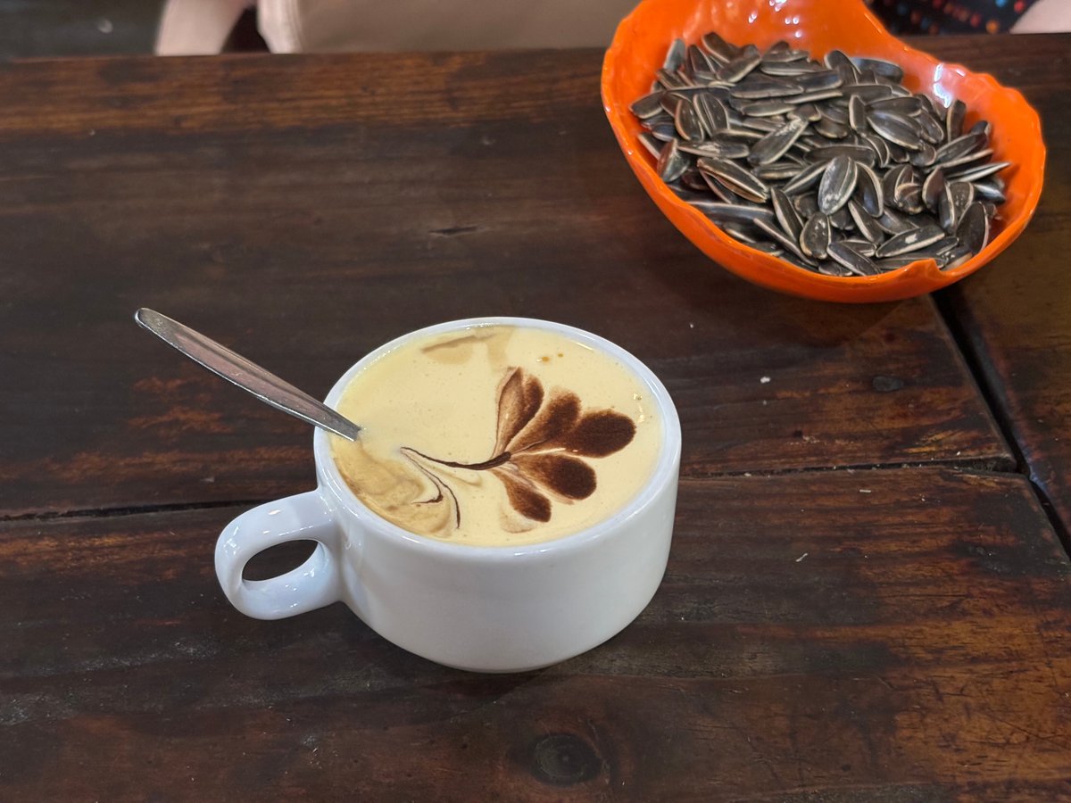 Café Đinh – View Hồ Gươm: Hành Trình Thưởng Thức Đông Đầy Cảm Xúc Giữa Trái Tim Hà Nội