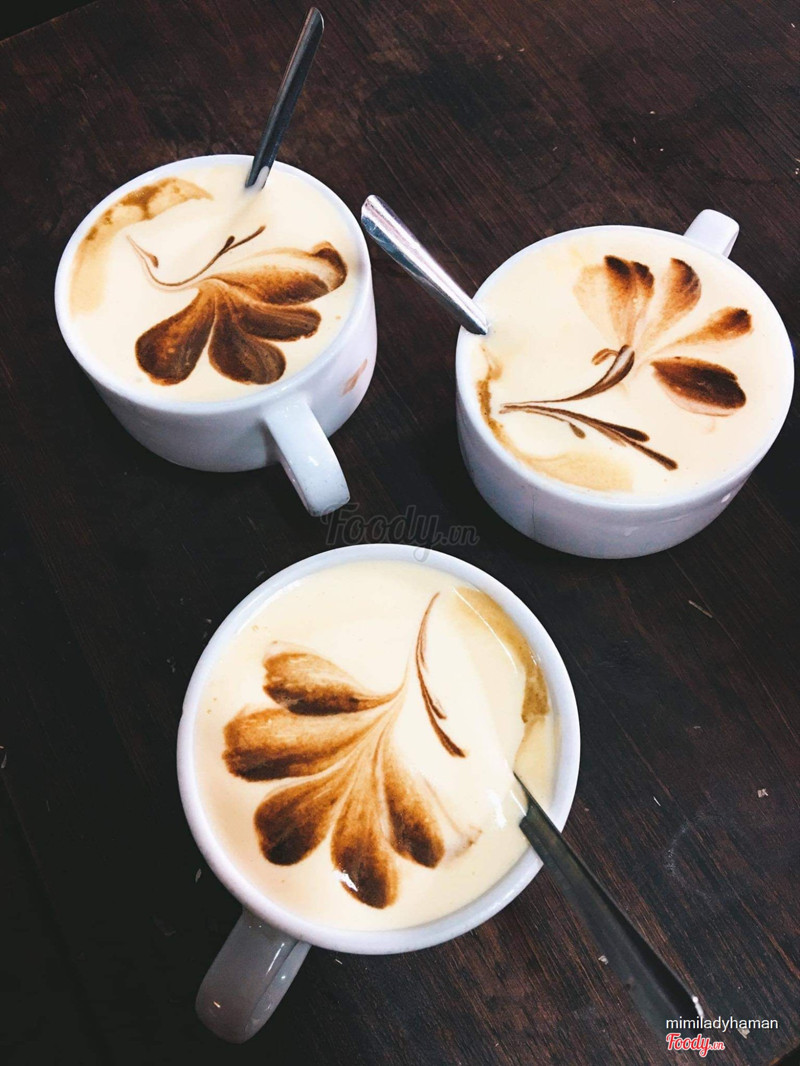 Café Đinh – View Hồ Gươm: Hành Trình Thưởng Thức Đông Đầy Cảm Xúc Giữa Trái Tim Hà Nội
