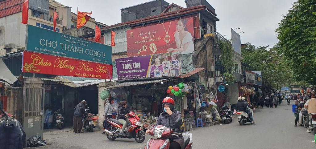 Chợ Thành Công: Khu chợ chiều tuổi thơ giá rẻ ở Hà Nội