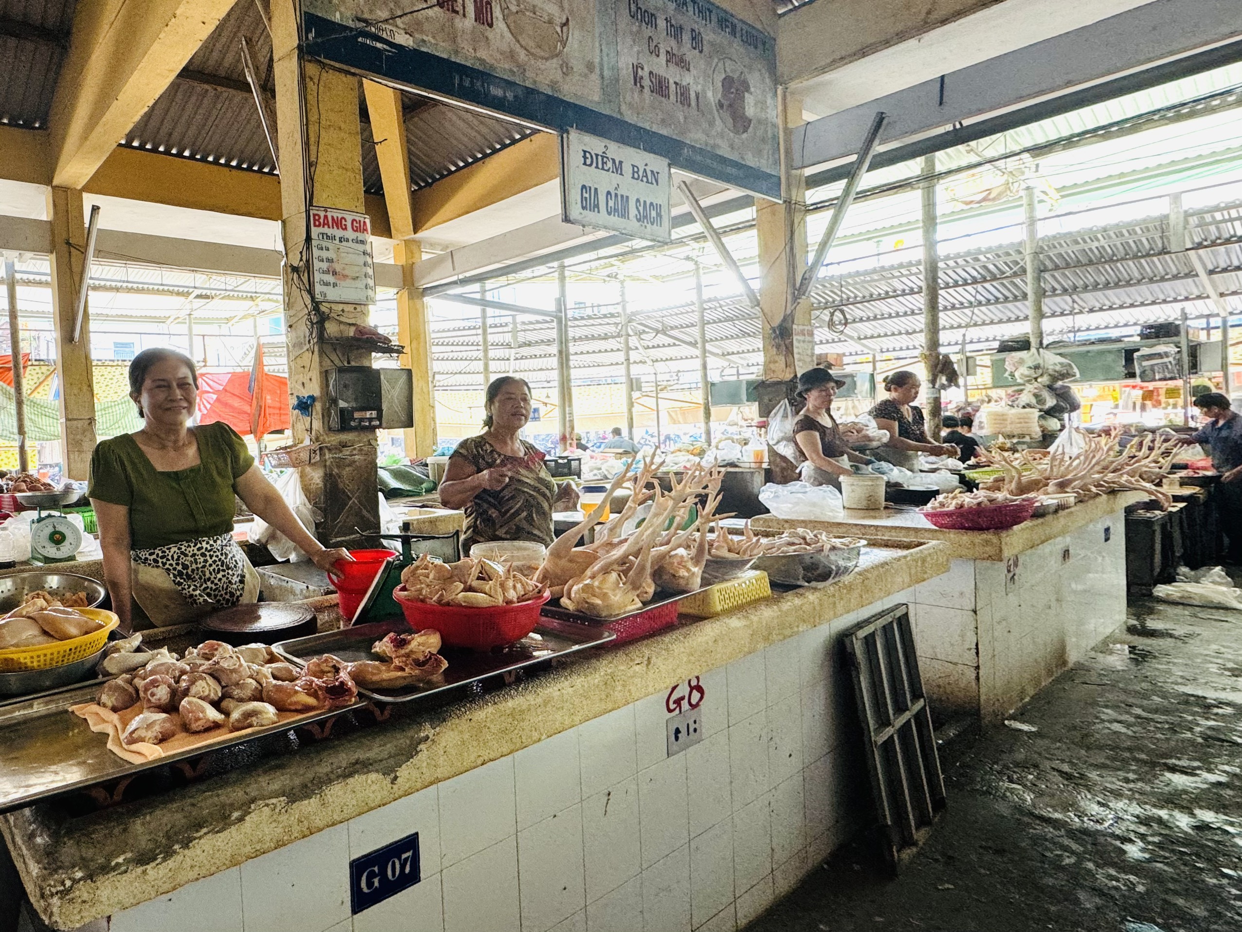 Chợ Xóm Mới: Ngôi chợ cổ kính xác lập kỷ lục ở Hà Nội