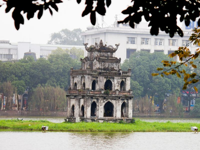 Hồ Hoàn Kiếm: Viên Ngọc Du Lịch Đầy Hấp Dẫn Giữa Lòng Thủ Đô Hà Nội