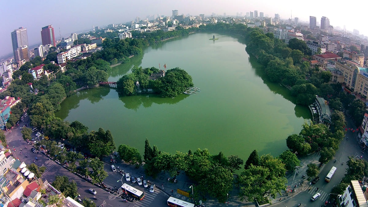 Hồ Hoàn Kiếm: Viên Ngọc Du Lịch Đầy Hấp Dẫn Giữa Lòng Thủ Đô Hà Nội