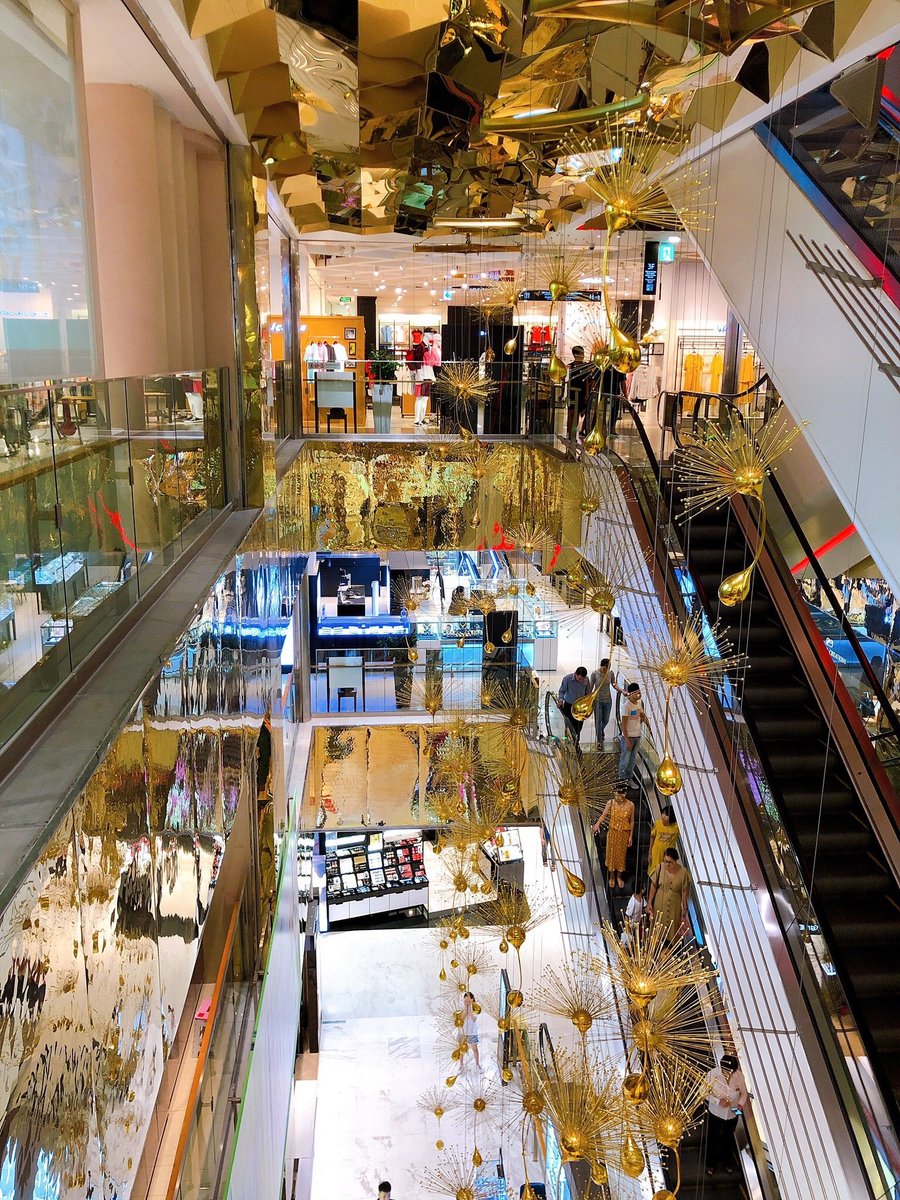 Lotte Center Hà Nội: Ăn Gì? Chơi Gì? Trải Nghiệm Đỉnh Cao Tại Hà Nội