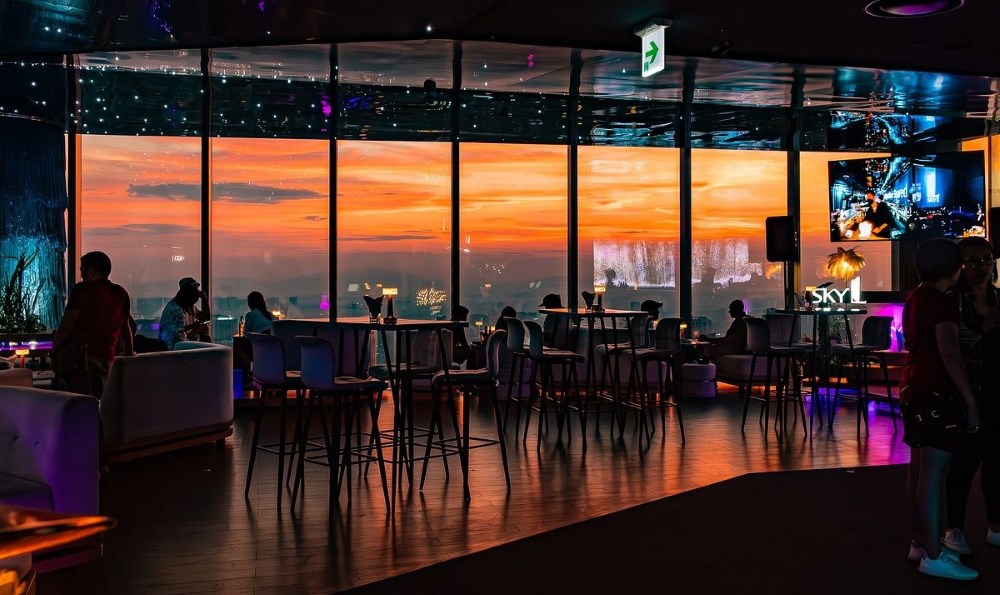 Lotte Center Hà Nội: Ăn Gì? Chơi Gì? Trải Nghiệm Đỉnh Cao Tại Hà Nội