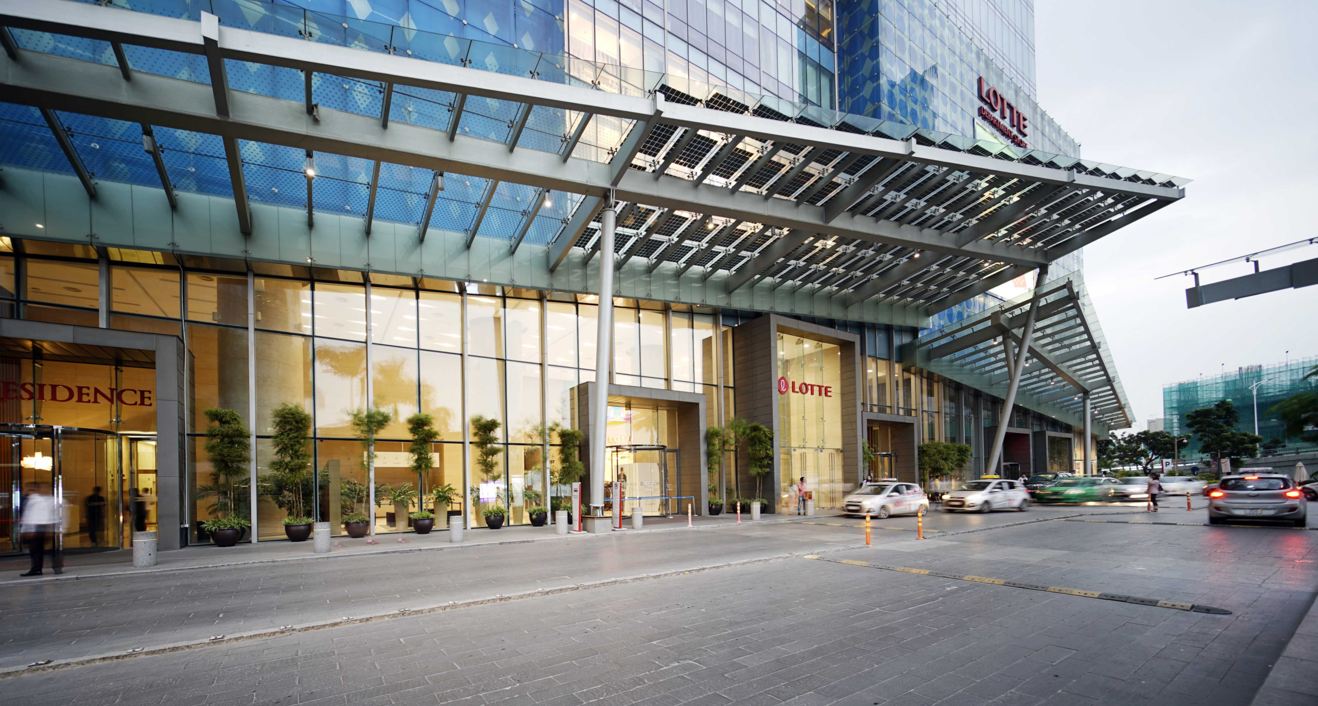 Lotte Center Hà Nội: Ăn Gì? Chơi Gì? Trải Nghiệm Đỉnh Cao Tại Hà Nội