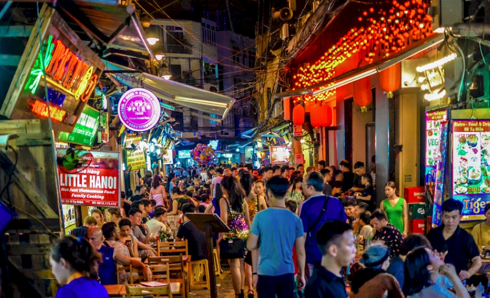 Phố bia Tạ Hiện – Review “Phố Không Ngủ” Độc Nhất Vô Nhị Của Hà Nội