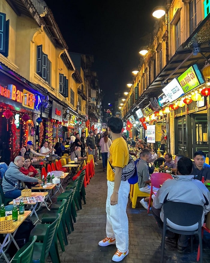 Phố bia Tạ Hiện – Review “Phố Không Ngủ” Độc Nhất Vô Nhị Của Hà Nội