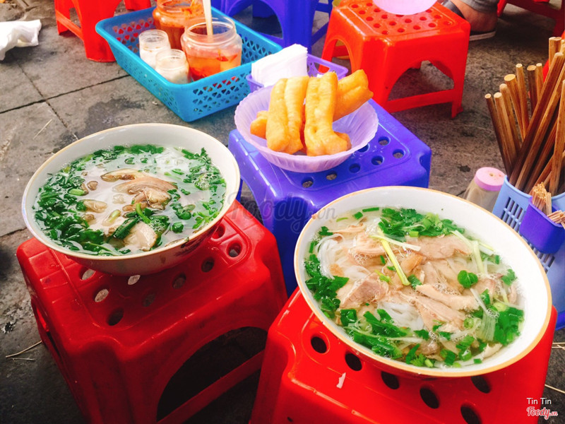 Phở bưng Hàng Trống – Hành Trình Khám Phá Đỉnh Cao Ẩm Thực Hà Nội