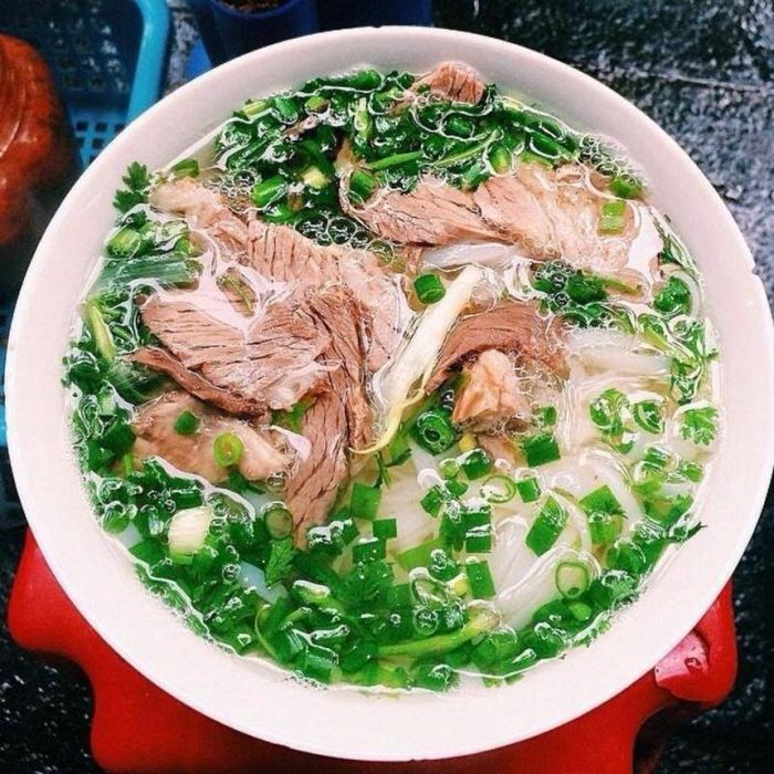 Phở bưng Hàng Trống – Hành Trình Khám Phá Đỉnh Cao Ẩm Thực Hà Nội