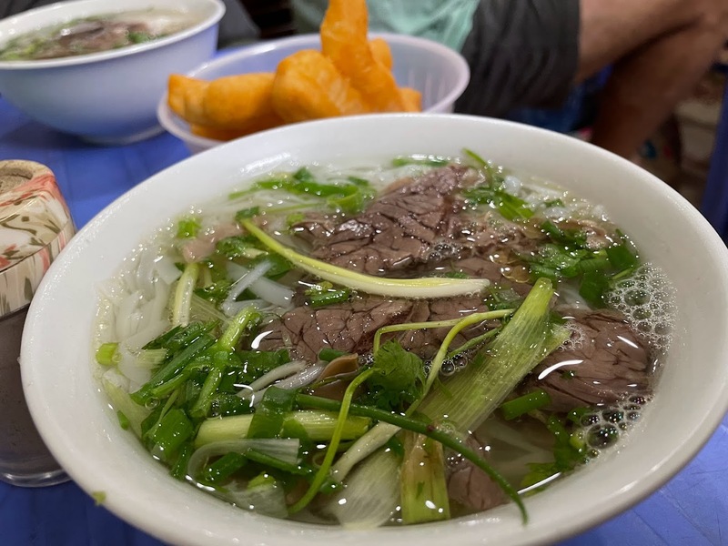 Phở bưng Hàng Trống – Hành Trình Khám Phá Đỉnh Cao Ẩm Thực Hà Nội