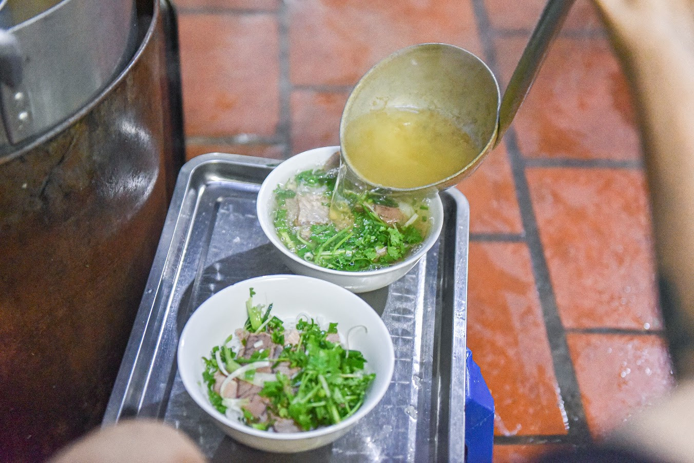 Phở bưng Hàng Trống – Hành Trình Khám Phá Đỉnh Cao Ẩm Thực Hà Nội