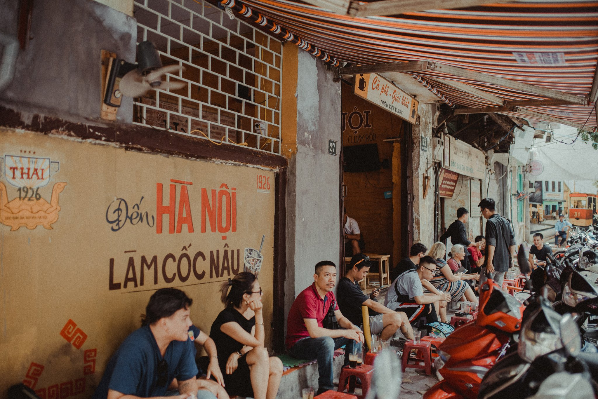 Phố cà phê Triệu Việt Vương: Thiên Đường Hương Vị và Văn Hóa Cà Phê Hà Nội