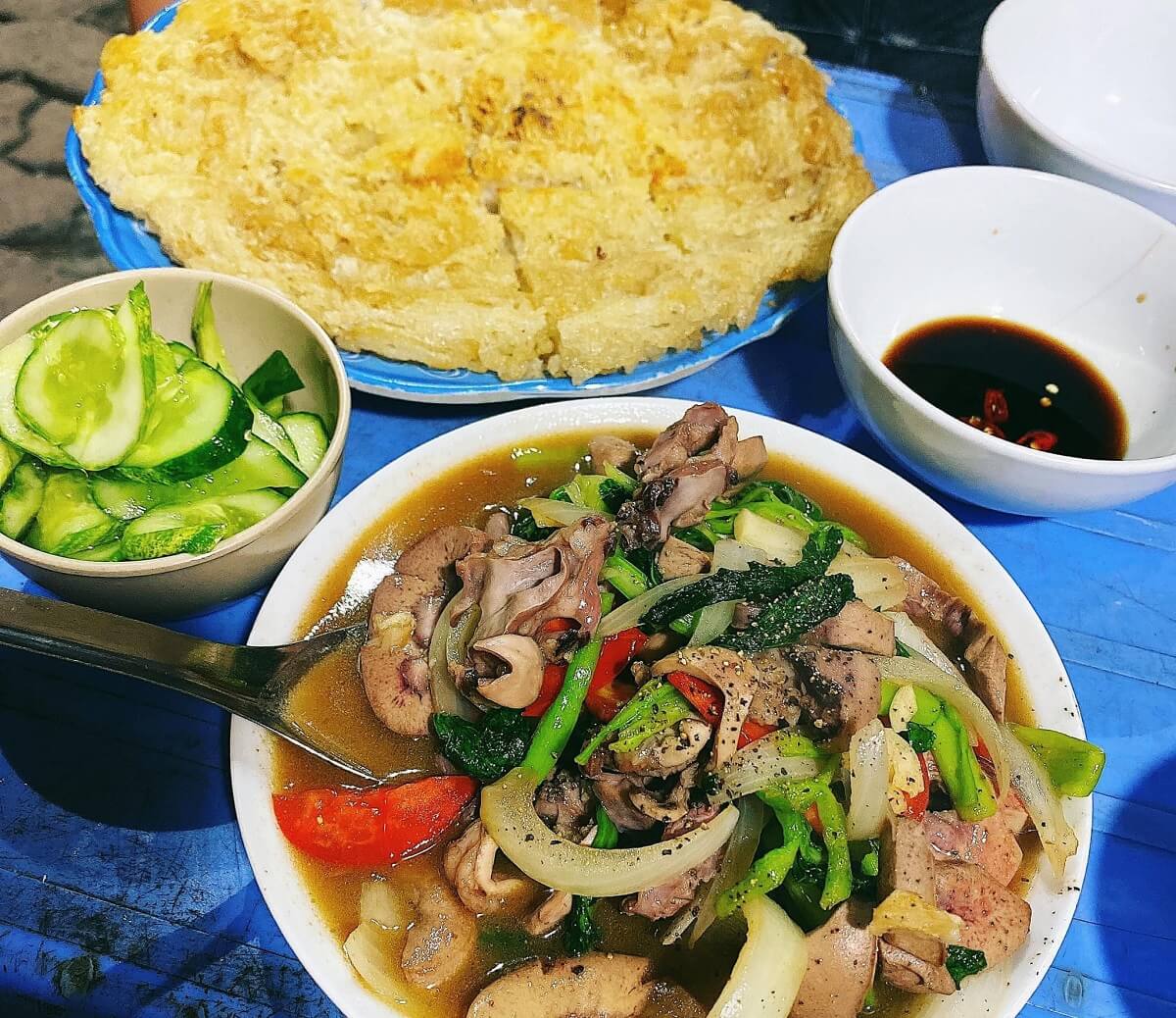 Phở Chiên Giòn: Lịch sử và cách chế biến món ăn trứ danh