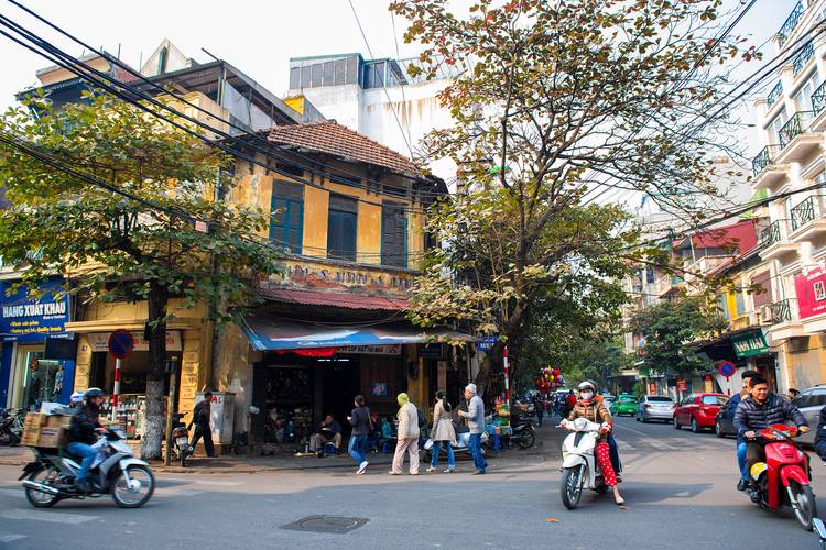 Phố cổ Hàng Bông: Hành trình khám phá linh hồn Hà Nội cùng Era Hotel