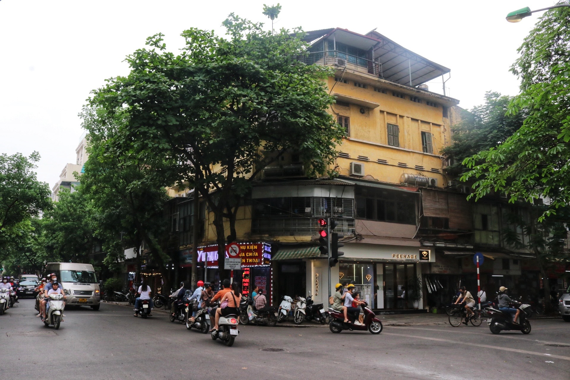 Phố cổ Hàng Bông: Hành trình khám phá linh hồn Hà Nội cùng Era Hotel