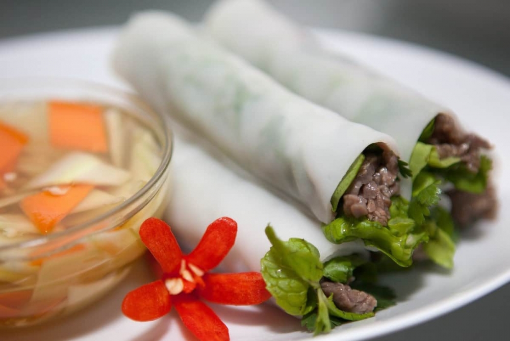 Phở cuốn Ngũ Xá: Tinh Hoa Ẩm Thực Hà Nội và Hành Trình Khám Phá Cùng Era Hotel