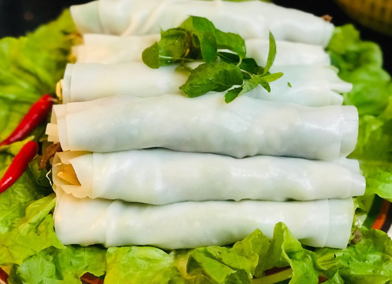 Phở cuốn Ngũ Xá: Tinh Hoa Ẩm Thực Hà Nội và Hành Trình Khám Phá Cùng Era Hotel