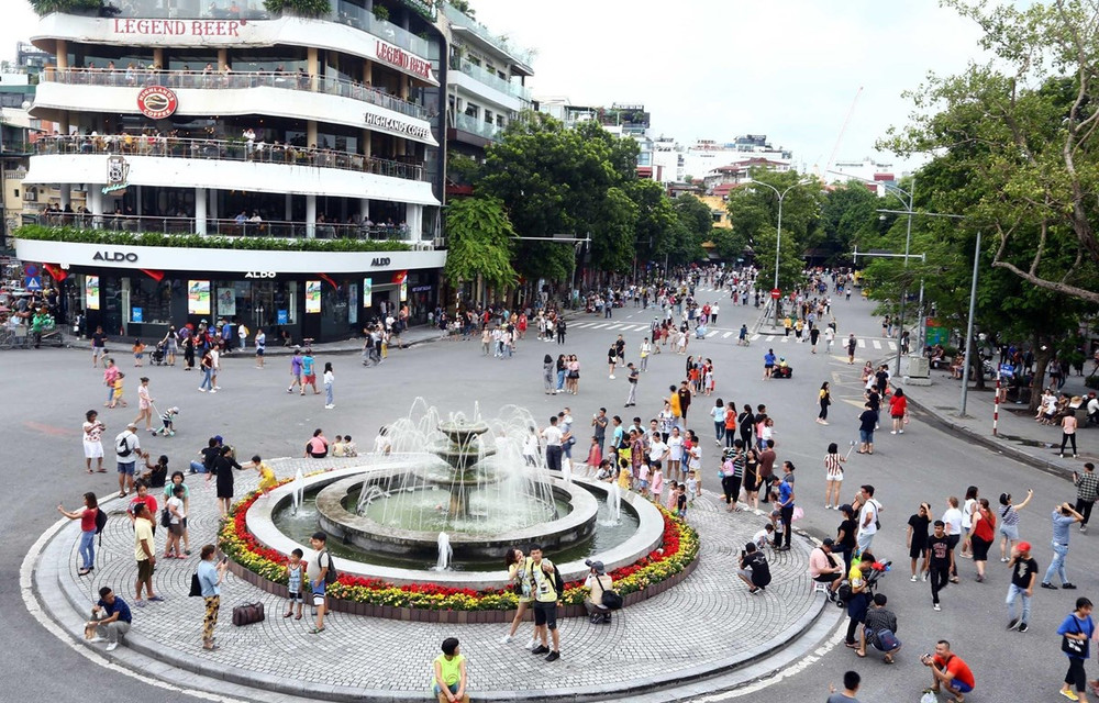 Phố đi bộ Hồ Gươm: Nơi Giao Thoa Văn Hóa Và Lịch Sử Ngàn Năm