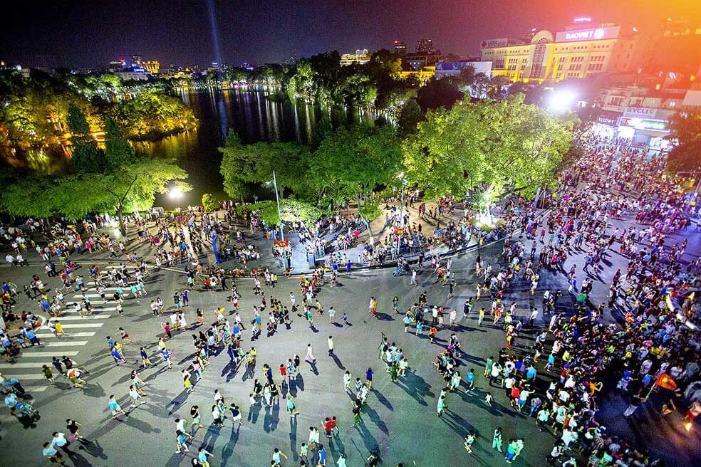 Phố đi bộ Hồ Gươm: Nơi Giao Thoa Văn Hóa Và Lịch Sử Ngàn Năm