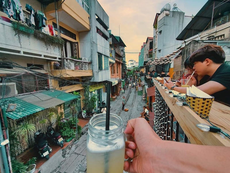 Phố đường tàu Phùng Hưng: Trải nghiệm &#8220;thót tim&#8221;, độc đáo ở Hà Nội