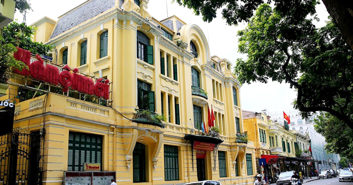 Phố Hàng Trống: Nhịp sống hối hả của Hà Nội