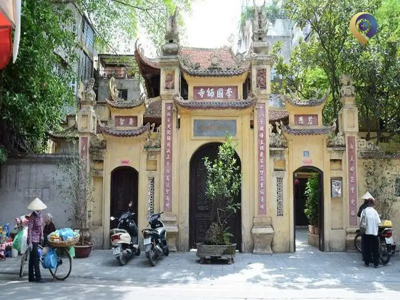 Phố Hàng Trống: Nhịp sống hối hả của Hà Nội