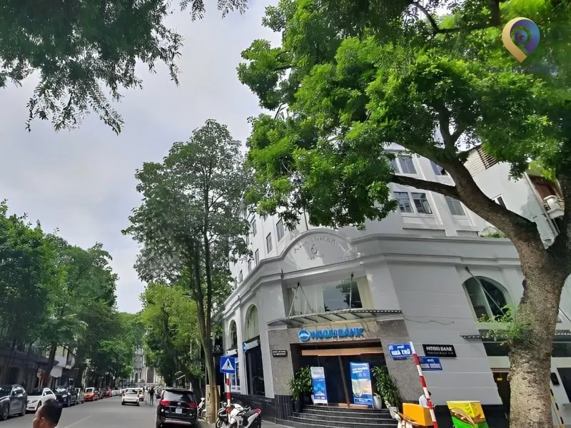 Phố Hàng Trống: Nhịp sống hối hả của Hà Nội