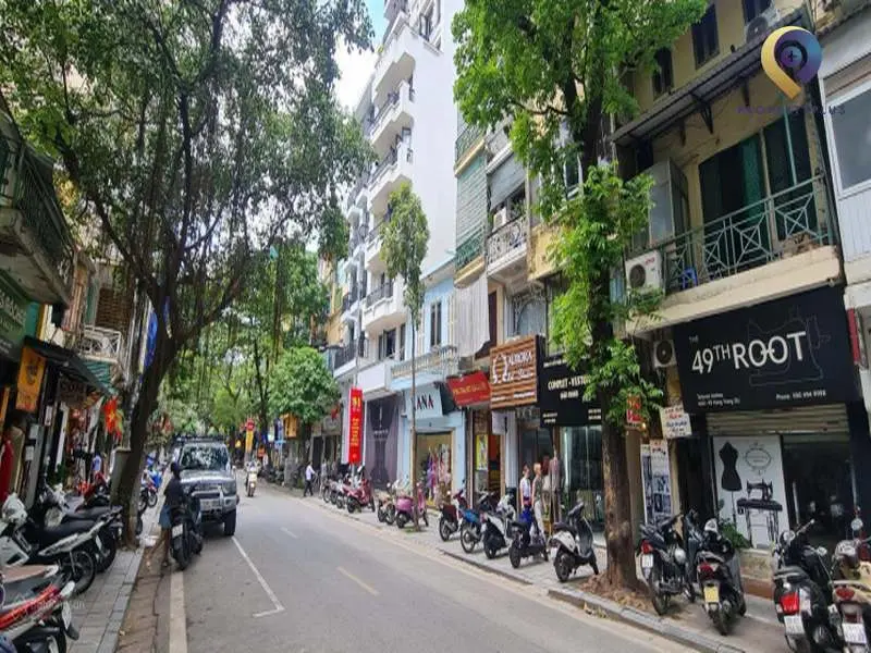 Phố Hàng Trống: Nhịp sống hối hả của Hà Nội