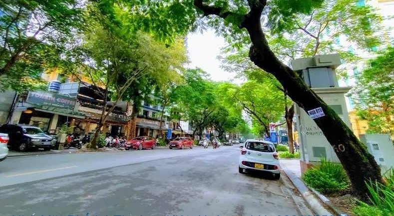 Phố Lý Thường Kiệt: Khu phố tuyệt đẹp lúc sáng sớm
